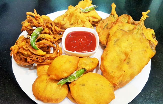 How to Make Mixed Pakora Platter