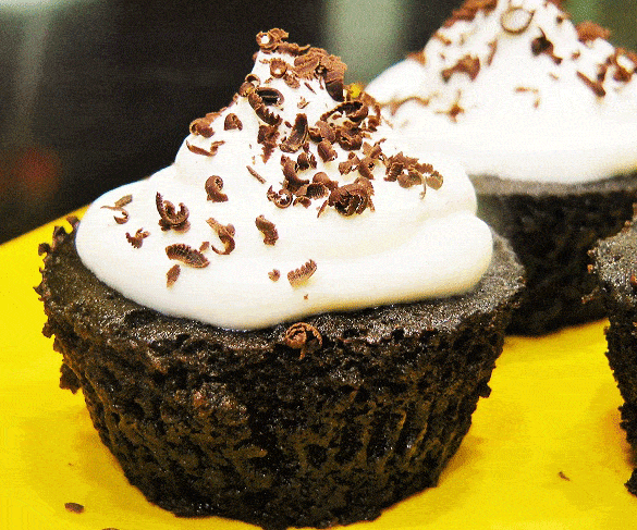 Microwave Oreo Cupcake