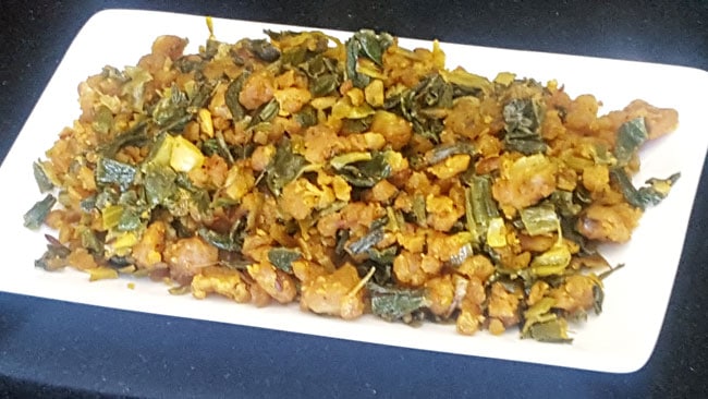 Spring Onion with Besan - Marathi Recipe